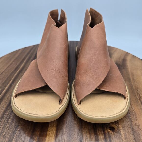 Born Sandals Women's 7 M Brown Leather Iwa Flat Back Zip Open Toe Cross Strap - Picture 3 of 8